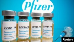 Ti proizvođači lijekova ukazali su da su se podaci dobijeni u testiranjima pokazali uspješnim i da će tokom novembra u Sjedinjenim Državama zatražiti odobrenje za hitnu upotrebu vakcine. (Foto: REUTERS/Dado Ruvic/Illustration)
