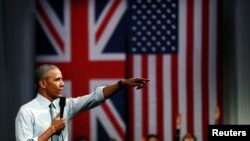 美国总统奥巴马2016年4月23日在英国伦敦林德利大厅参加同年轻人举行的座谈会。