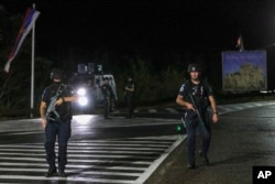 Kosovski policajci u patroli (Foto: AP/Bojan Slavković)