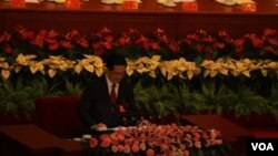 胡锦涛在十八大开幕式上发表讲话(美国之音 记者东方拍摄)