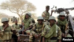 Des soldats de la force spéciale du Niger engagés dans la lutte contre Boko Haram à Diffa, le 20 mars 2015.