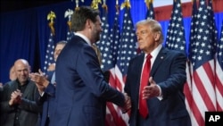 JD Vance, vice-presidente eleito, e Donald Trump, Presidente eleito, West Palm Beach, Flórida, 6 outubro 2024