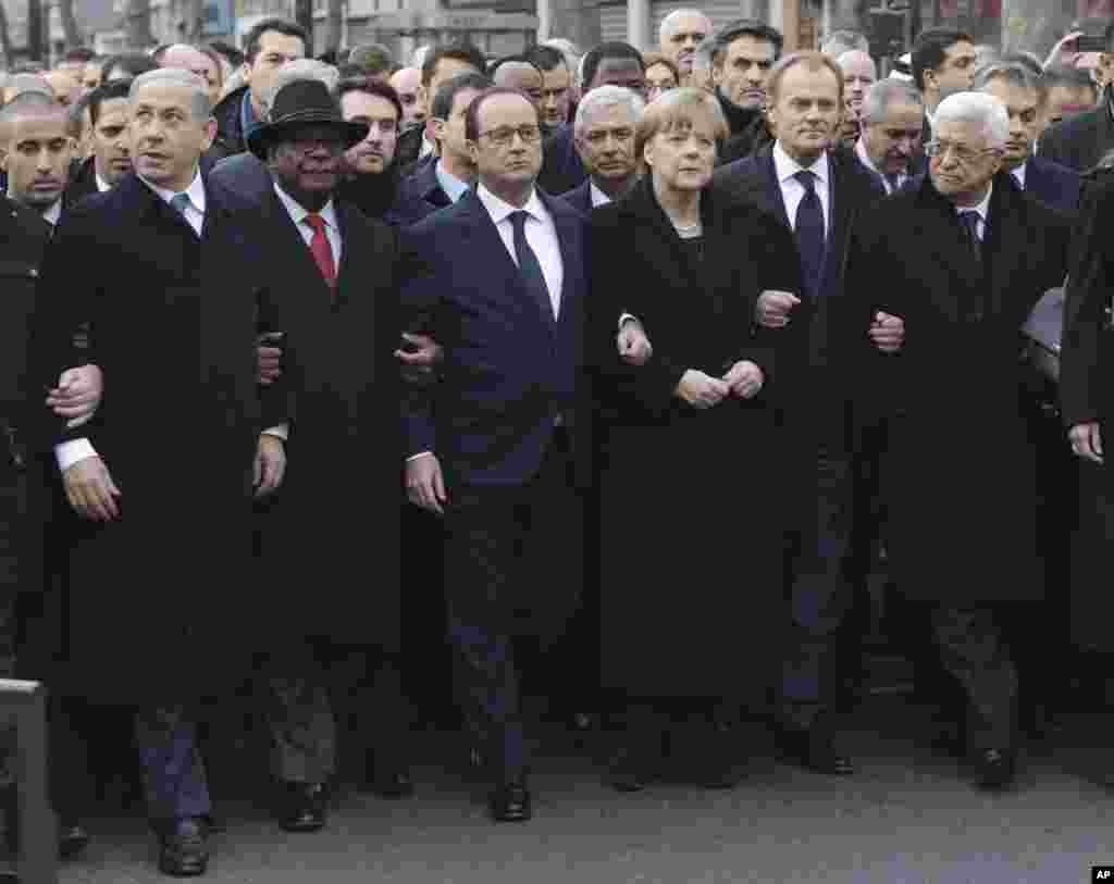 L-R: Israel's Benjamin Netanyahu, Mali's Ibrahim Boubacar Keita, France's Francois Hollande, Germany's Angela Merkel, the EU's Donald Tusk, and Palestinian President Mahmoud Abbas march during a unity rally in Paris January 11, 2014.