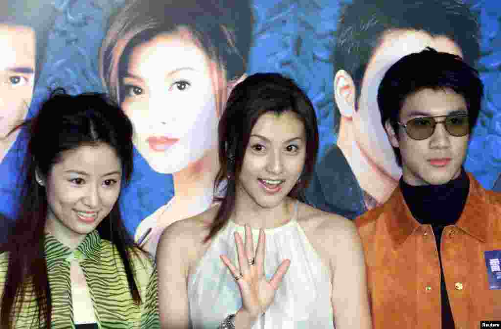 台湾演员林心如(左)、歌手和演员王力宏和日本演员藤原纪香在香港的电影《雷霆战警》新闻发布会上(2000年12月14日)。2018年1月4日有人在广东省新闻出版广电局网站投诉林心如的电视新剧《我的男孩》接受台湾文化部的资助及其附加条件。广电局答复说,已经通知腾讯网,作品已经下架。广电局网站刊登了投诉书以及网民支持和反对这个决定的意见。但后来删除了。