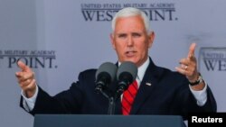 El vicepresidente de EE.UU. Mike Pence, habla a los graduados de la Academia Militar de EE.UU. en West Point, New York, el 25 de mayo de 2019.