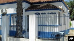 Instalações da Rádio Ecclesia em Benguela, aguardam o início das emissões (VOA / A. Capalandanda)