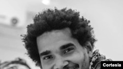 Opositor cubano Luis Manuel Otero Alcántara fue liberado el lunes 31 de mayo de 2021. [Foto: Tomada de Twitter de Amnistía Internacional]