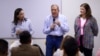 ARCHIVO: Edmundo González, candidato presidencial opositor, habla durante una reunión política junto a María Corina Machado, en Caracas, el 15 de junio. A sus espaldas, se ve el pizarrón en blanco que apareció manipulado en un video difundido en redes sociales.