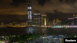 香港要求實現真普選的市民8月31日晚在香港政府總部外集會抗議