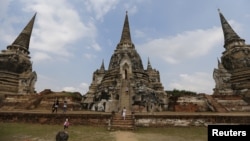 FILE - Tourists walk at the ruins of the ancient capital of Ayutthaya, Thailand, Dec. 25, 2015. International tourist arrivals in Thailand are expected to reach a record high in 2016, the tourism minister said on Jan. 6, 2016, after nearly 30 million fore