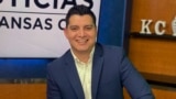ARCHIVO - Esta fotografía proporcionada por Telemundo Kansas City muestra al reportero mexicano Adán Manzano.