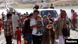 Islomiy jangarilar hujumidan Sinjar tog'lariga qochib ketgan yazidiylar Iroqqa qaytmoqda, 10-avgust, 2014-yil.
