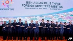 ASEAN foreign ministers pose for group photo in Kuala Lumpur, Malaysia, Aug. 6, 2015. 