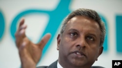 Sekjen Amnesty International, Salil Shetty, dalam konferensi pers di Moskow (Foto: dok).