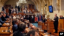 美國國務卿蓬佩奧在布拉格的捷克議會參議院發表演講。（2020年8月12日）