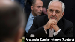 Le ministre iranien des Affaires étrangères Mohammad Javad Zarif assiste à une réunion avec son homologue russe Sergueï Lavrov à Moscou, en Russie, le 10 janvier 2018.
