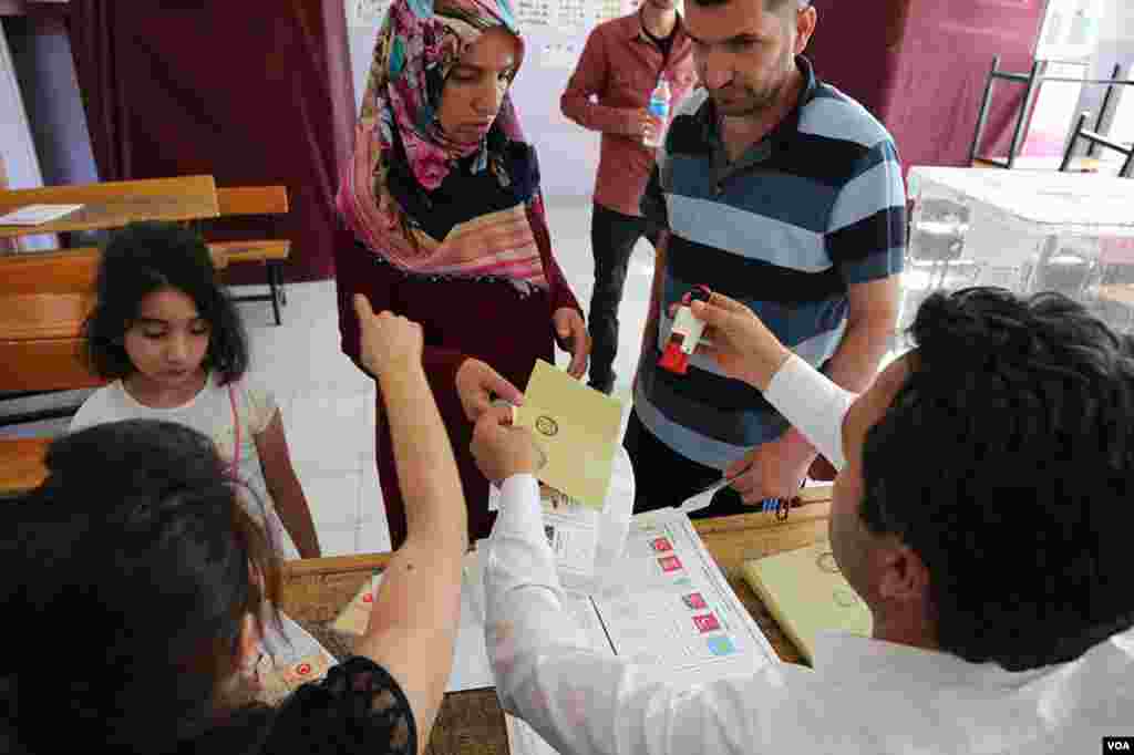 Diyabakır’da 3311 sandıkta 1.023 bin 391 kişi oy kullanacak.