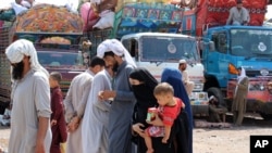 سږکال شاوخوا ۹۳۰ زره افغان مهاجر له پاکستان او ایران څخه افغانستان ته راستانه شوي دي.