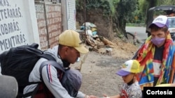 Muchos migrantes venezolanos viven en Colombia de la caridad pública, con el nuevo Estatuto Migratorio podrán acceder a empleos formales, educación y servicio de salud. Foto Cortesía Red Humanitaria.