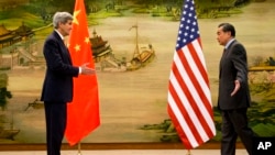 AQSh Davlat kotibi Jon Kerri va Xitoy Tashqi ishlar vaziri Van Yi Pekinda besh soatdan oshiq gaplashgan. Amerika Pxenyanni keskin yangi jazo choralari bilan tartibga chaqirish tarafdori. 