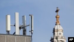 英国伦敦圣保罗大教堂对面的华为移动通信天线（2020年1月28日）