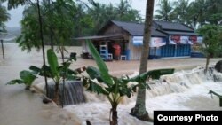 Hujan lebat sejak Jumat (6/10) memicu banjir dan tanah longsor di Pangandaran, Jawa Barat, Sabtu (7/10). (Foto Courtesy : BNPB)