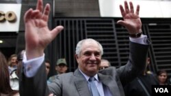 El presidente de Globovisión, Guillermo Zuloaga, confirmó que pidió asilo político en Estados Unidos, un proceso que ya está por finalizar.