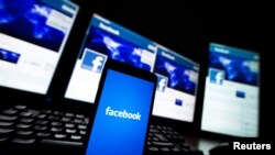 Facebook Inc informó que ha introducido una opción para transferir imágenes y videos desde la red social directamente a otros servicios, comenzando con Google Photos.