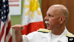美國太平洋艦隊司令、海軍上將斯威夫特在馬尼拉接受媒體採訪。（2015年7月17日）