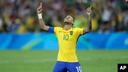 Neymar célébrant un but contre l'Allemagne au Maracana à Rio de Janeiro, Brésil le 20aout 2016