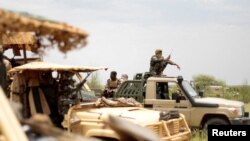 Des soldats maliens patrouillent dans le cercle de Dansongo, au Mali, le 23 août 2021.