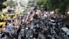 Demonstran Protes Pembakaran Bendera Bertulisan Kalimat Tauhid