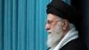 Pemimpin Tertinggi Iran Ayatollah Ali Khamenei menghadiri pertemuan dengan sekelompok pejabat di Teheran, Iran, Sabtu, 8 Maret 2025. (Kantor Pemimpin Tertinggi Iran via AP)