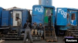 Rasmiy manbalarga ko'ra, kamida bir million tojikistonlik Rossiyada mehnat qiladi, aksariyati zarur hujjatlarga ega emas