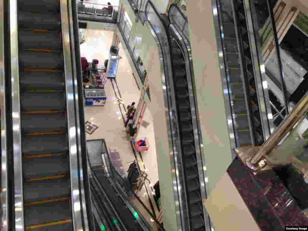 Stores were open in a shopping mall in Baneh, Iran, May 18, 2018, but it was virtually deserted. Local residents blame the lack of business on Tehran’s monthslong blockade of border footpaths, which Baneh shopkeepers have relied upon to import desirable goods from Iraq.