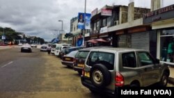 Les images d'Ali Bongo sur partout à Libreville, au Gabon, le 24 août 2016. (VOA/Idriss Fall)