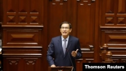 El expresidente del Perú, Martín Vizcarra, asegura en entrevista con la Voz de América que "no puedes vacar a un presidente por incompetencia, por no cumplir sus promesas o porque coloca a ministros sin el perfil adecuado" y que se deben ceñir a la Constitución.. Foto Archivo.