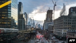 Vista de Manhattan y el puente de Queensboro en el distrito de Queens de Nueva York el 1 de abril de 2024. 