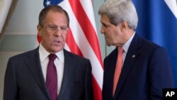 Menlu AS John Kerry bertemu Menlu Rusia Sergei Lavrov di Paris untuk membahas konflik di Ukraina timur, Selasa (14/10).