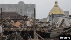 Уламки на місці зруйнованого російською атакою житлового будинку в Одесі, 29 грудня 2023 р. REUTERS/Nina Liashonok