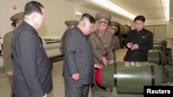 Pemimpin Korea Utara Kim Jong Un hulu ledak nuklir di lokasi yang tidak disebutkan. (Foto: KRT/via Reuters TV/Handout via Reuters)