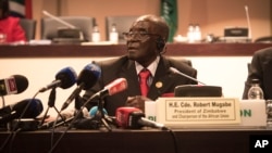 Zimbabwe president, and chair of the African Unity Summit, Robert Mugabe, addresses delegates at the end of the 25th AU Summit in Johannesburg, June 15, 2015. 