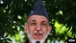 Laporan AS menuduh Presiden Hamid Karzai melarang para penasehat keuangan AS memeriksa bank sentral Afghanistan.