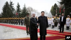 2016年1月23中国国家主席习近平与伊朗总统哈桑·鲁哈尼在德黑兰见面。