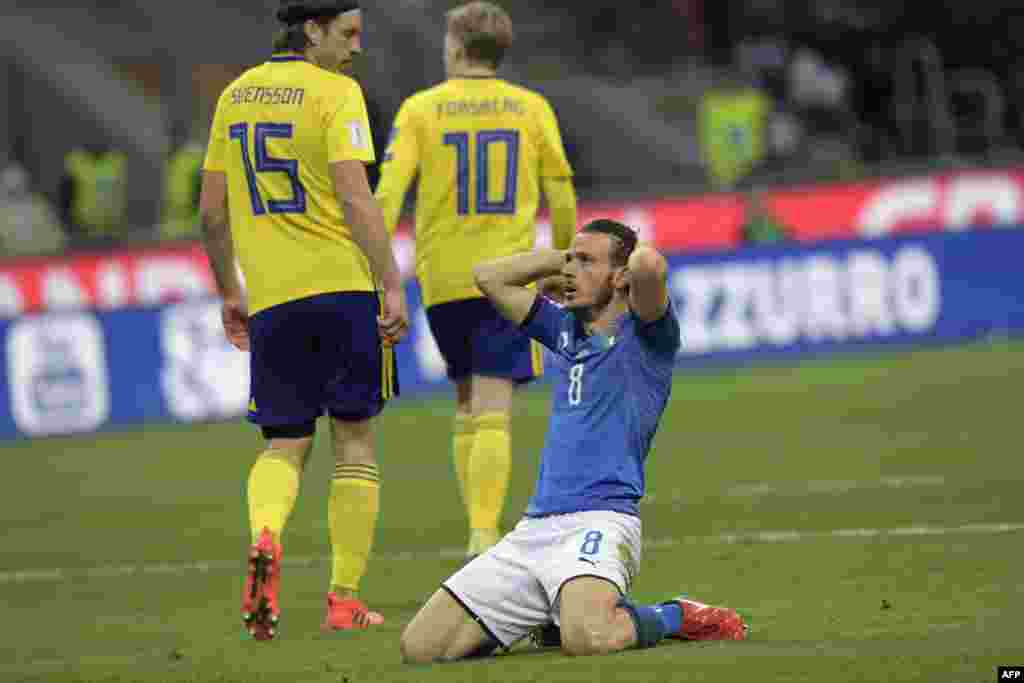 Le milieu de terrain italien Alessandro Florenzi réagit lors du match de qualification de la Coupe du monde de la Fifa 2018 entre l'Italie et la Suède, Milan, le 13 novembre 2017.