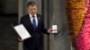 Hay una guerra menos en el mundo y es la de Colombia, expresó el Presidente Santos al recibir el Premio Nobel de paz 2016.