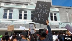 Miles de personas salieron a las calles de Miami para pedir justicia por la muerte de George Floyd mientras estaba en custodia policial en Minneapolis (Minnesota).