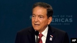 ARCHIVO - El presidente de Panamá, Laurentino Cortizo, se dirige a la sesión plenaria de apertura de la Cumbre de las Américas, el 9 de junio de 2022, en Los Ángeles.
