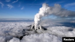 Asap dari Gunung Ontake, 27 September 2014. 