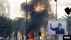 Suasana di ibukota Tunis, Jumat 14 Januari 2011. Tunisia memberlakukan keadaan darurat setelah berbagai protes dengan kerusuhan yang makin tidak terkendali.